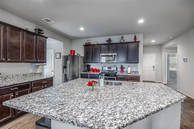4030 Country Club Dr, House other with 4 bedrooms, 2 bathrooms and 2 parking in Baytown TX | Image 9