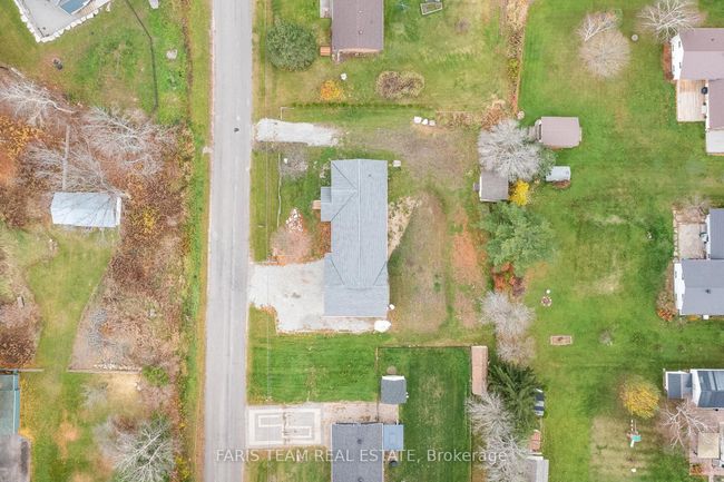 27 Leisure Crt, House other with 3 bedrooms, 1 bathrooms and 4 parking in Coldwater ON | Image 20