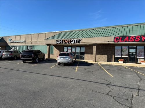 2164 Blairs Ferry Rd, Hiawatha, IA, 52233-7902 | Card Image