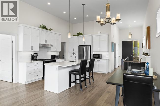 1436 Tower Ranch Dr, House other with 2 bedrooms, 3 bathrooms and 4 parking in Kelowna BC | Image 13