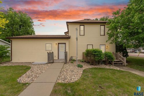 821 W 1st Ave Avenue, Lennox, SD, 57039 | Card Image