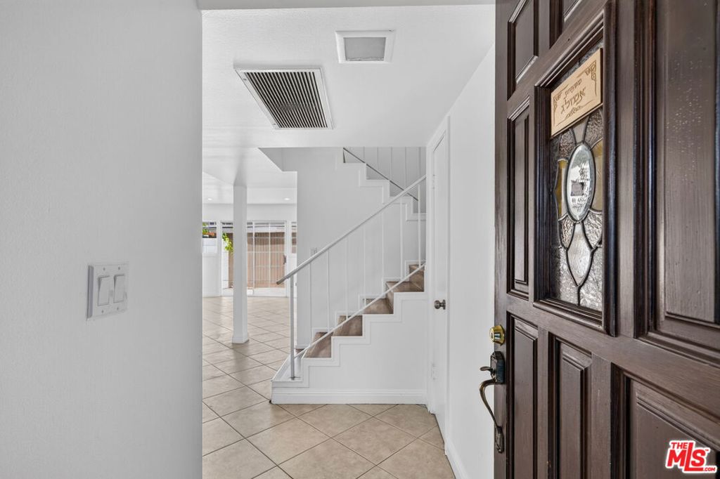 Residential in Tarzana 4