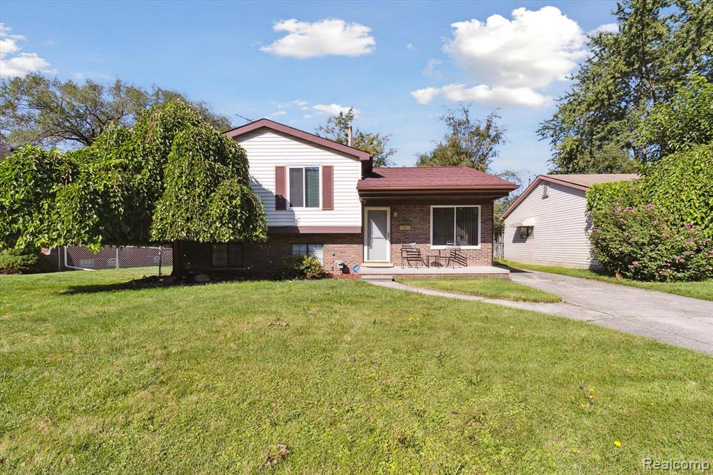 Oakwood Ave, Eastpointe, MI 48021