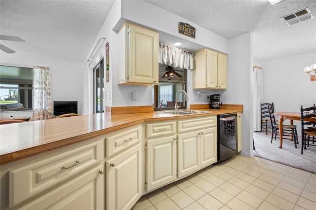 15 Oakland Hills Pl, House other with 2 bedrooms, 2 bathrooms and null parking in Rotonda West FL | Image 14
