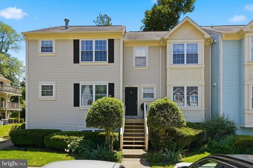 210 Fernwood Pl, WARRENTON, VA, 20186-2101 | Card Image