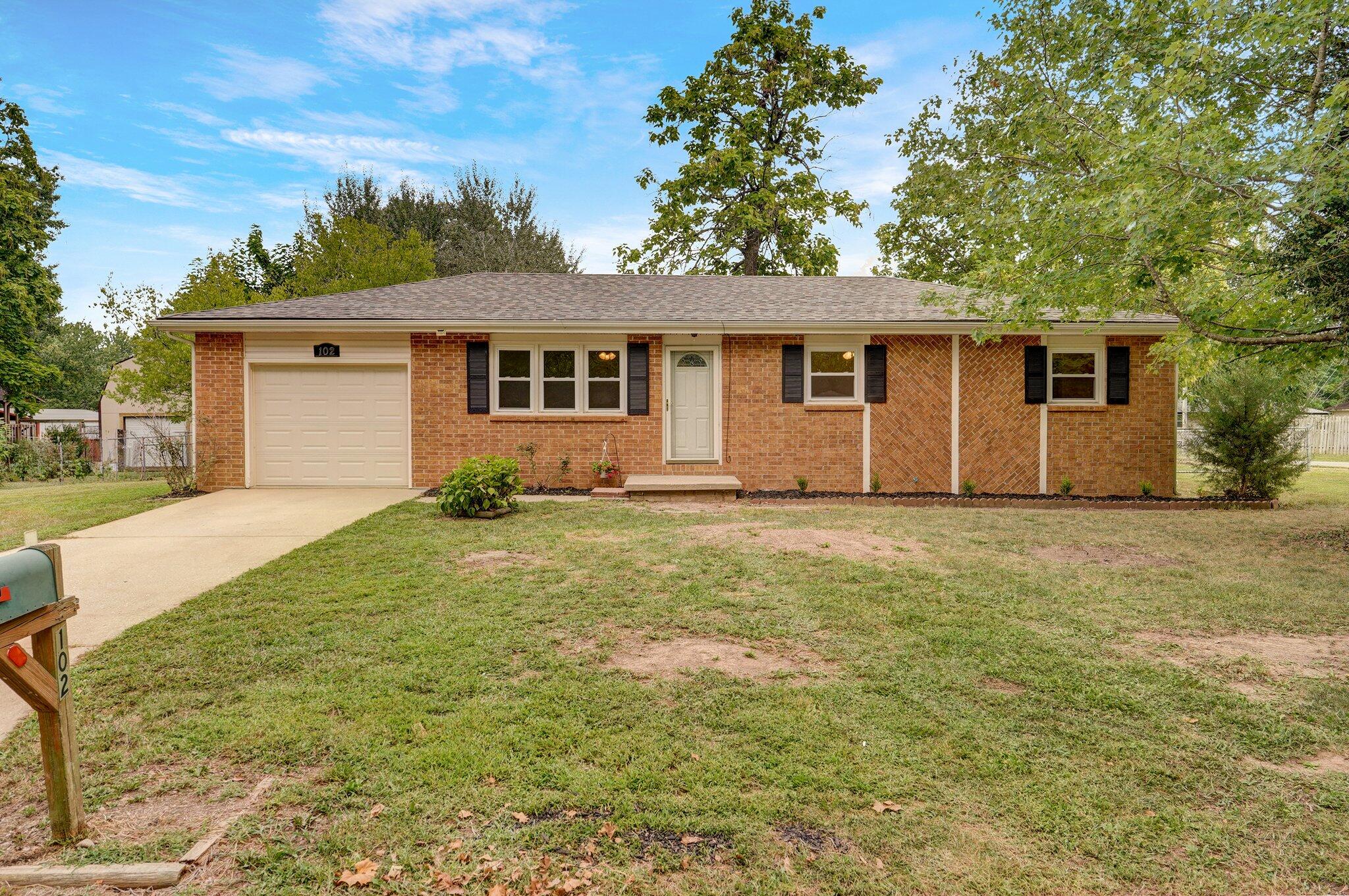 Cottonwood Ave, Republic, MO 65738