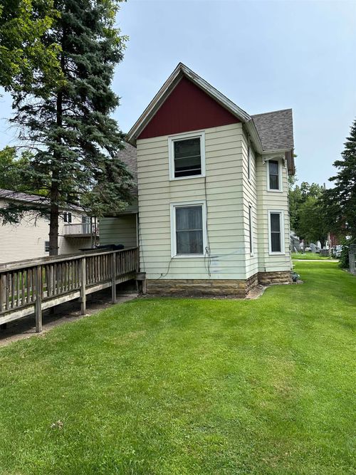 206 Viaduct Rd, Savanna, IL, 61074-2315 | Card Image