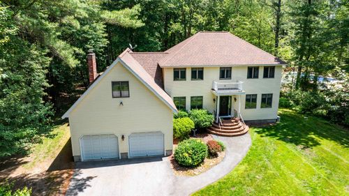 7 Golden Oaks Dr, Salem, NH, 03079-4010 | Card Image