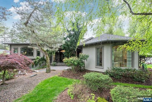 31 Sherwood Dr, Hillsdale, NJ, 07642-1315 | Card Image