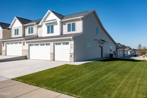 5118 Durango Dr, Bismarck, ND, 58503-8637 | Card Image