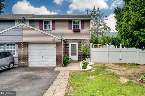 1071 Deer Run, READING, PA, 19606-1126 | Card Image