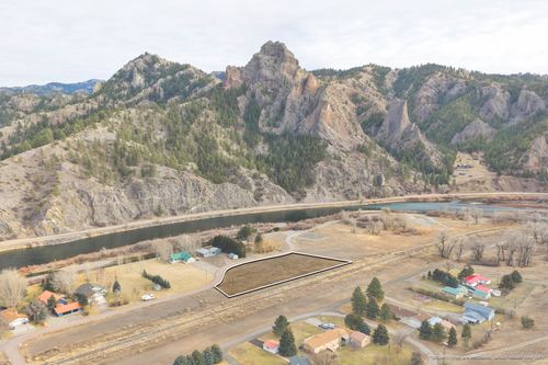 24 Golden Eagle Dr, Cascade, MT, 59421-8423 | Card Image