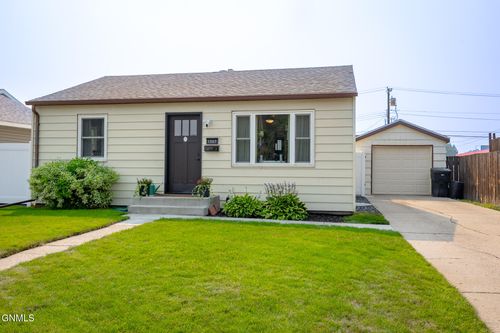 1507 1st Avenue W, Williston, ND, 58801 | Card Image
