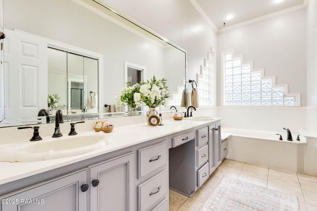 17-web-or-mls-110 Yorkshire Circle-16 | Image 16