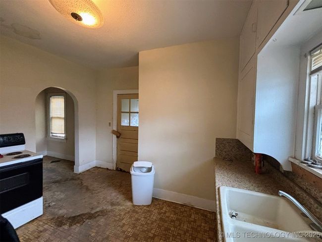 1924 W Owen K Garriott Rd, House other with 3 bedrooms, 1 bathrooms and null parking in Enid OK | Image 24