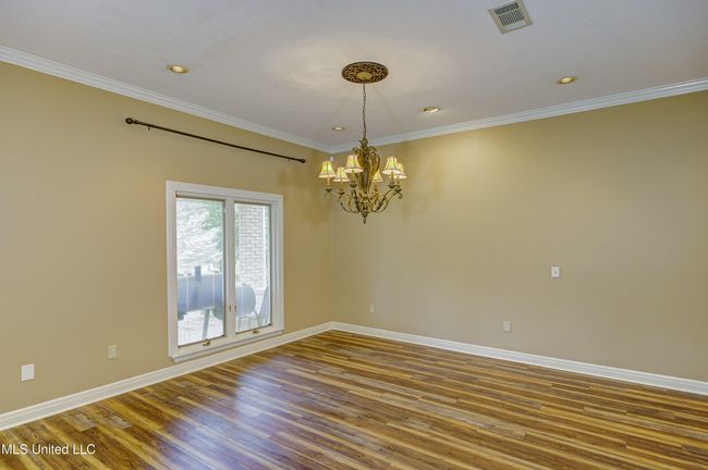 Dining Area 1 | Image 19
