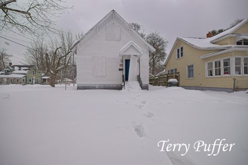 1676 Pine St, Muskegon, MI, 49442-5670 | Card Image