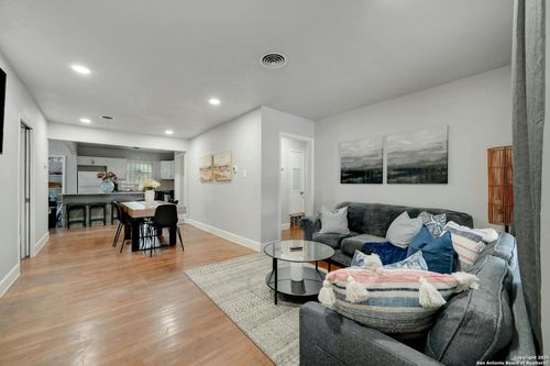 2223 Hays St, San Antonio, TX, 78202-2617 | Card Image