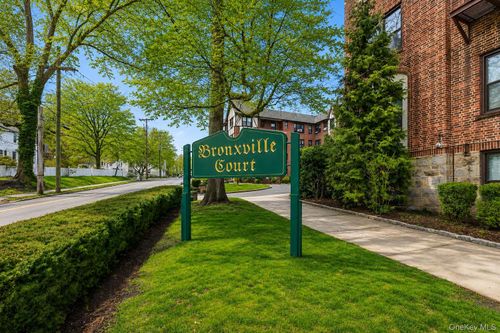 i2-246 Bronxville Rd, Yonkers, NY, 10708-2826 | Card Image