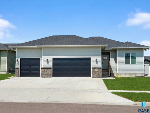 110 Atlantic Cir, Harrisburg, SD, 57032-8187 | Card Image