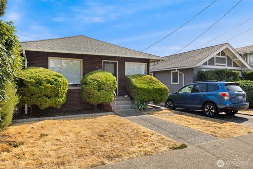 1726 Dexter Ave N, Seattle, WA, 98109-3021 | Card Image