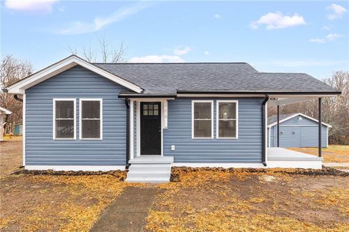 1107 Walnut St, Reidsville, NC, 27320-4941 | Card Image