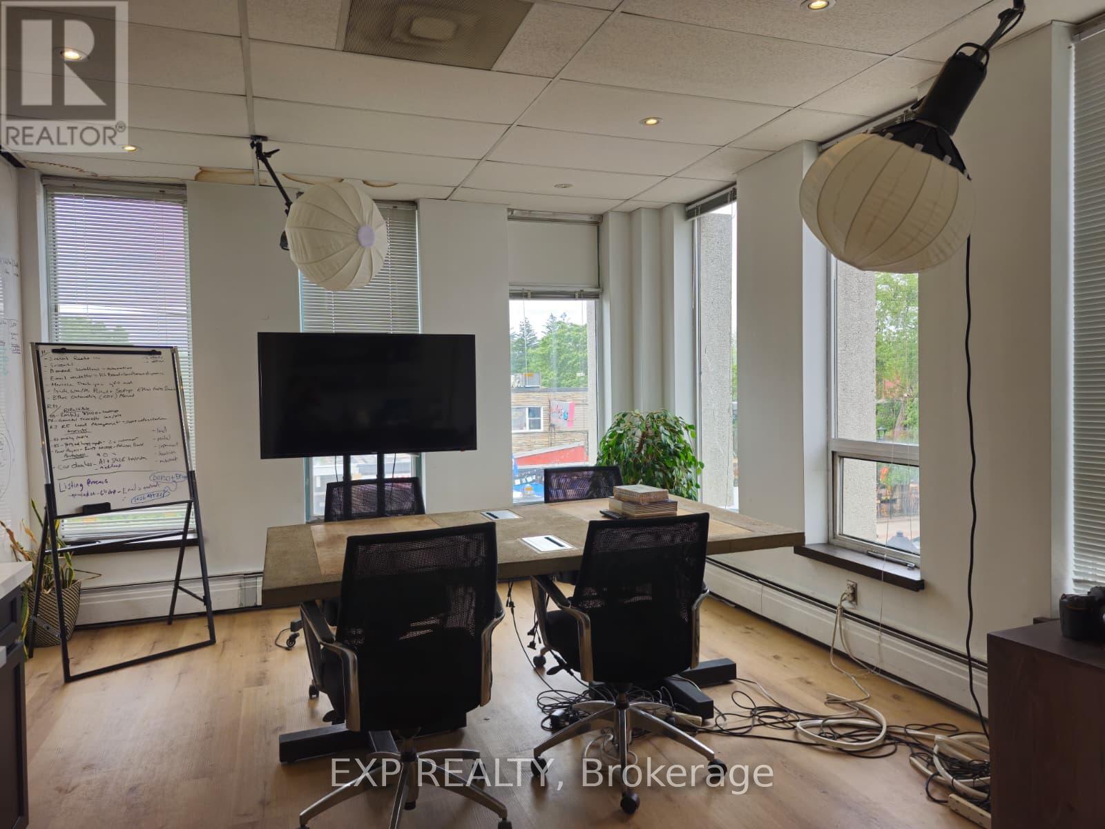 Commercial Lease in Burlington (Brant) 3