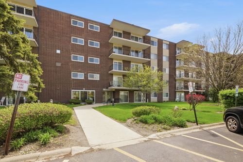 23c-5300 Walnut Ave, Downers Grove, IL, 60515-4122 | Card Image