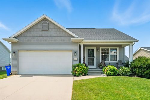 8615 Harrington Dr Ne, Cedar Rapids, IA, 52402-4885 | Card Image