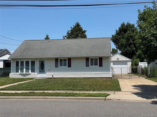 38 Island St, Plainview, NY, 11803-4617 | Card Image