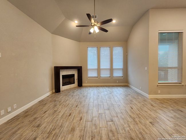 1113 Carriage Loop, House other with 4 bedrooms, 4 bathrooms and null parking in New Braunfels TX | Image 4