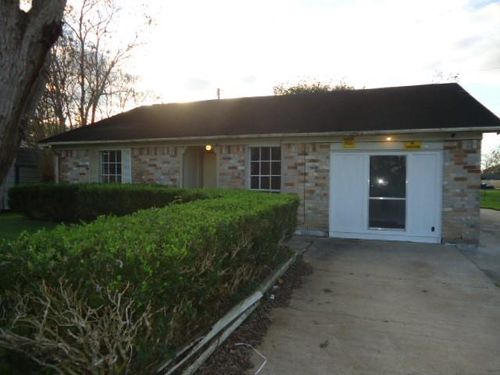 408 Fisher St, West Columbia, TX, 77486-2757 | Card Image
