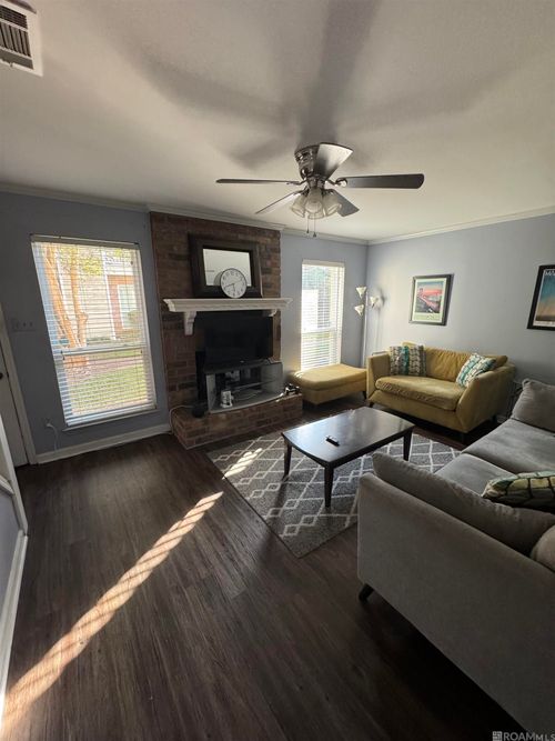 9735 Siegen Ln, Baton Rouge, LA, 70810-4702 | Card Image