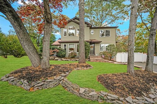 8 Margaret Ave, Nesconset, NY, 11767-2814 | Card Image