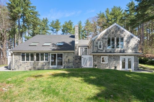40 Hobbs Brook Road, Weston, MA, 02493 | Card Image