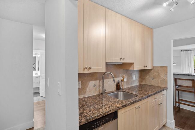 202 - 1750 W 10 Th Avenue, Condo with 2 bedrooms, 2 bathrooms and 2 parking in Vancouver BC | Image 7