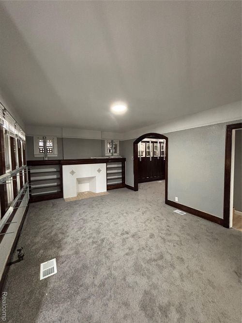 12766 Wilshire Dr, Detroit, MI, 48213-1852 | Card Image