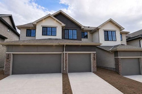 370 Heritage Blvd, Cochrane, AB, T4C | Card Image