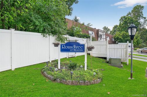 9 Roundtree Ct, Beacon, NY, 12508-2117 | Card Image
