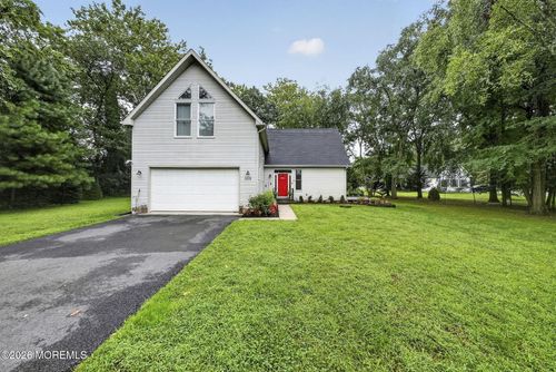 1012 Columbus Rd, Burlington, NJ, 08016-2802 | Card Image