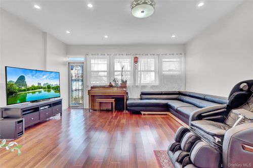 83 Commonwealth Blvd, Bellerose, NY, 11426-1748 | Card Image