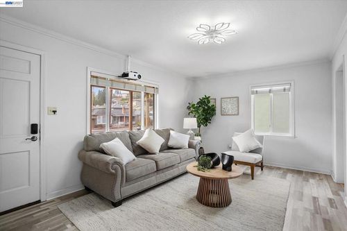 3270 Keith Ave, Castro Valley, CA, 94546-2921 | Card Image