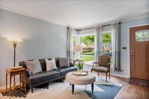 630 Long Rd, Glenview, IL, 60025-3401 | Card Image