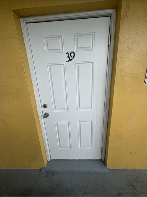 e39-1501 Crescent Cir, Lake Park, FL, 33403-2267 | Card Image