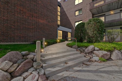 205-690 Chandler Rd, Gurnee, IL, 60031-3181 | Card Image