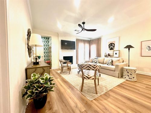 7l-2001 Bering Dr, Houston, TX, 77057-3764 | Card Image