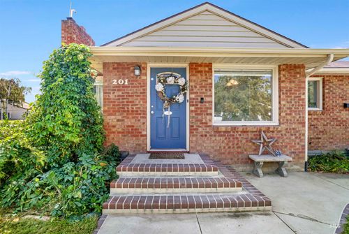 201 W 19th St, Burley, ID, 83318-2404 | Card Image