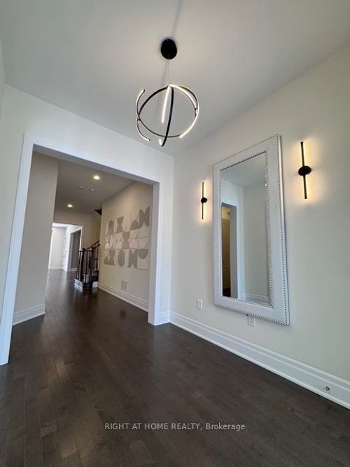21 Casavant Crt, Maple, ON, L6A5A5 | Card Image
