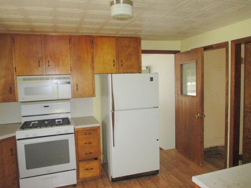 110 Vine St, Gobles, MI, 49055-9693 | Card Image