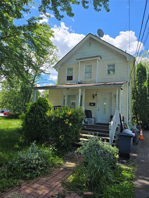 75 College Ave, Nanuet, NY, 10954-3011 | Card Image